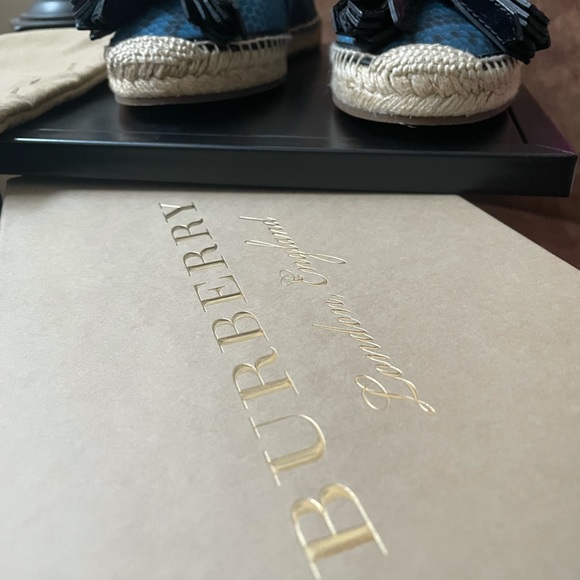 Burberry Mineral Blue Snake Print Tasseled Espadrilles Size 38 - Picture 3 of 12